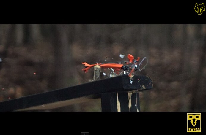 通常情况下，手机测试一般多在厂商的实验室进行，比较常见并且可以随时被模拟的就是跌落测试，然而国外测试团队FullMag，专门利用个大口径枪械枪机各类消费电子产品做测试，有用户认为这种测试是产品成本增加的一部分，也有用户认为这种测试除了噱头，毫无存在的意义。