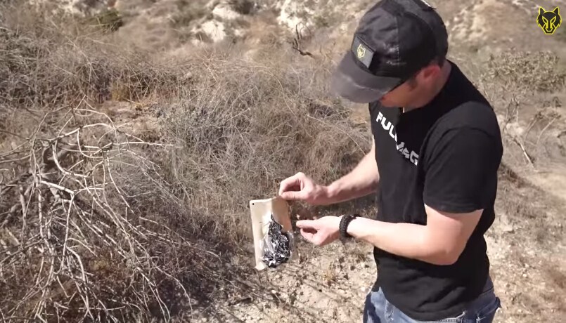 通常情况下，手机测试一般多在厂商的实验室进行，比较常见并且可以随时被模拟的就是跌落测试，然而国外测试团队FullMag，专门利用个大口径枪械枪机各类消费电子产品做测试，有用户认为这种测试是产品成本增加的一部分，也有用户认为这种测试除了噱头，毫无存在的意义。