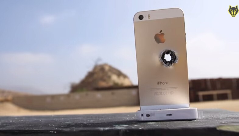 通常情况下，手机测试一般多在厂商的实验室进行，比较常见并且可以随时被模拟的就是跌落测试，然而国外测试团队FullMag，专门利用个大口径枪械枪机各类消费电子产品做测试，有用户认为这种测试是产品成本增加的一部分，也有用户认为这种测试除了噱头，毫无存在的意义。