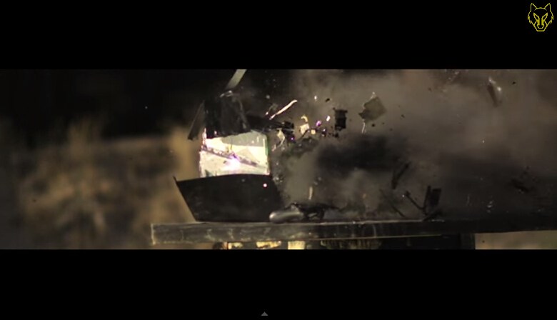 通常情况下，手机测试一般多在厂商的实验室进行，比较常见并且可以随时被模拟的就是跌落测试，然而国外测试团队FullMag，专门利用个大口径枪械枪机各类消费电子产品做测试，有用户认为这种测试是产品成本增加的一部分，也有用户认为这种测试除了噱头，毫无存在的意义。