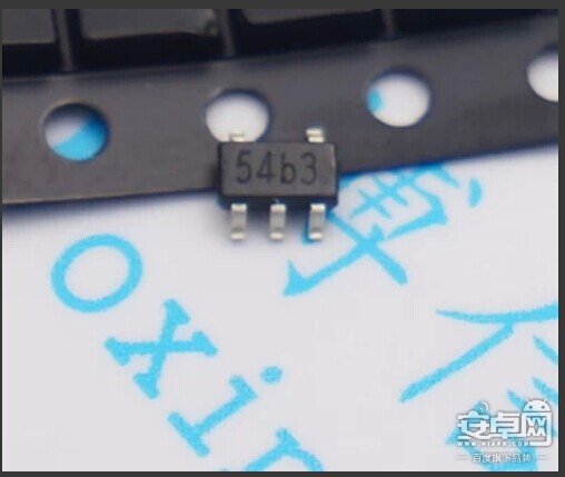 距离小米4发布眼看已经过去了半年，在这个新品频出的年代，产品更迭速度也在不断刷新。就在近期，关于小米5的消息频传，有消息声称，这款性价比新旗舰或将在明年一月份登陆CES。某微博用户称：据台湾媒体报道，小米下一代旗舰小米5将会在2015年1月份发布，不过发布地点选择在CES 2015大会上。根据之前的报道显示，小米5搭载高通810处理器，配备的是5.7英寸2K屏，并且支持指纹解锁功能。