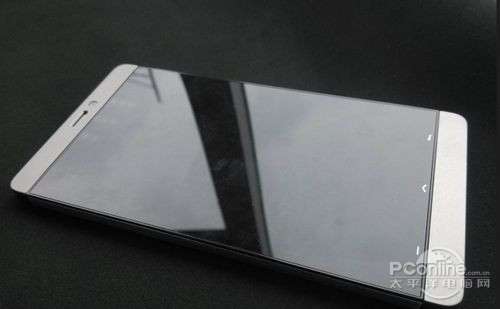 距离小米4发布眼看已经过去了半年，在这个新品频出的年代，产品更迭速度也在不断刷新。就在近期，关于小米5的消息频传，有消息声称，这款性价比新旗舰或将在明年一月份登陆CES。某微博用户称：据台湾媒体报道，小米下一代旗舰小米5将会在2015年1月份发布，不过发布地点选择在CES 2015大会上。根据之前的报道显示，小米5搭载高通810处理器，配备的是5.7英寸2K屏，并且支持指纹解锁功能。