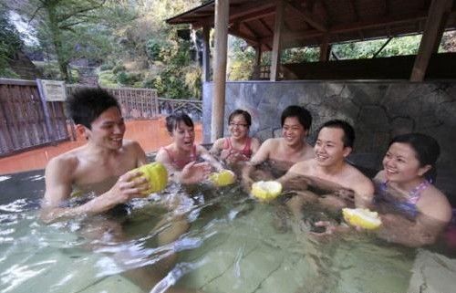 揭秘日本男女混浴