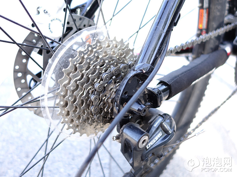 禧玛诺M591后拨，搭配HG50 11-32T飞轮。目前x宝也有一些来路不明的挑战者550采用了10速飞轮，有些混乱……

顺便说一下x宝的事情，美利达自行车是不存在任何形式的网销的，而网上不少商家给出的报价甚至比专卖店提货价还低，货从哪来的，您就琢磨去吧。

－－－－－－－－－－－－－－－－－－－－－－－－－－－－－－－－－－－－－－－－－－－－－－－－－－－－－－－－

山地车相关配件：【】【】【】【】【】（来源：泡泡网）