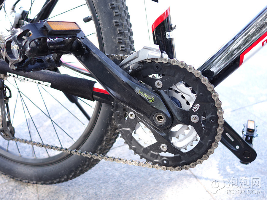 话说，一辆售价四千多的整车，在采用了大量Deore零件的同时，齿盘曲柄竟然用了低一个档次的M431，确实让人有些不爽。难怪我一直觉得它好违和，一点儿都不协调！（说白了就是有些难看！）

－－－－－－－－－－－－－－－－－－－－－－－－－－－－－－－－－－－－－－－－－－－－－－－－－－－－－－－－

山地车相关配件：【】【】【】【】【】（来源：泡泡网）