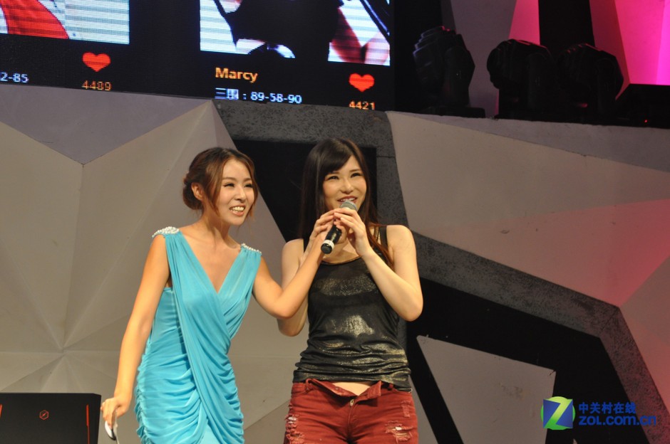 2014年9月26日下午，机械革命游戏嘉年华在北京718传媒文化创意园壹空间拉开帷幕。票选晋级的八位机械宝贝、电竞明星草莓、人气解说小苍以及宅男女神冲田杏梨齐聚活动现场。而当天的主角还是重量级游戏旗舰——机械革命MR X6，其正式发布也为这场游戏盛宴再添华彩。（来源：中关村在线）