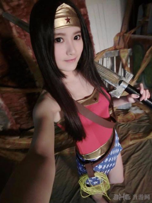 有些人可以靠脸蛋吃饭，但偏要靠实力，来自宝岛台湾的长腿美女主播艾瑞斯就是这样一枚多才多艺的姑娘，她是台湾的知名模特她具有多重身份现在还是一名女主播.她深受到宅男们的喜爱,不仅有一双超长的腿,还常常“深藏不露”,下面就跟随笔者一起来欣赏下她的私照吧！（来源：中关村在线）