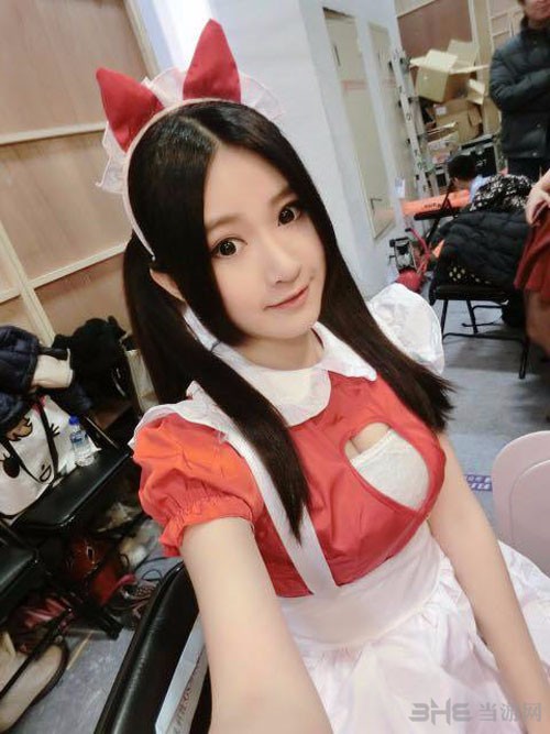 有些人可以靠脸蛋吃饭，但偏要靠实力，来自宝岛台湾的长腿美女主播艾瑞斯就是这样一枚多才多艺的姑娘，她是台湾的知名模特她具有多重身份现在还是一名女主播.她深受到宅男们的喜爱,不仅有一双超长的腿,还常常“深藏不露”,下面就跟随笔者一起来欣赏下她的私照吧！（来源：中关村在线）