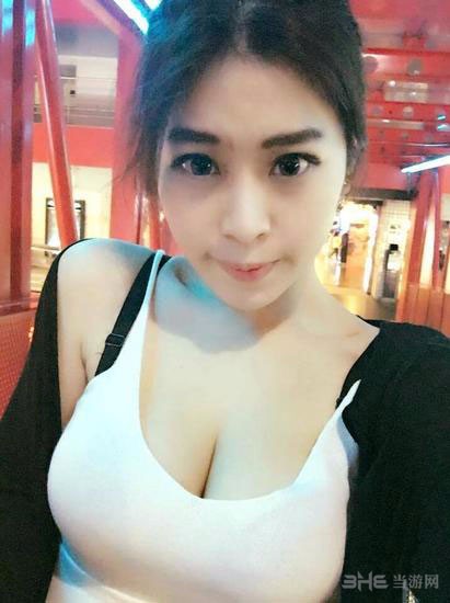 Yumi.k自在台北国际电玩展上cos冰女后就一跃成为了宅男女神，今天笔者就带来了这位台湾性感showgirl的海量私照，一起来欣赏一下吧。（来源：中关村在线）