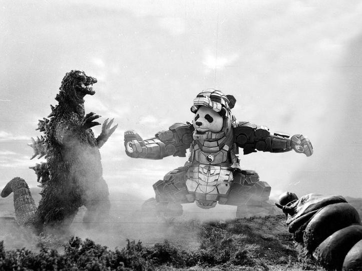 近日,来自国内某地的商场门口巨型机器人熊猫吸引了一众人目光。据悉该图被上传至网络后,迅速吸引了各路PS大神展开P图大战,因此这个机器熊猫也瞬间被玩坏了,快来看看在Reddit上nuggetlord的创意P图吧。(图源:CNET)(来源:中关村在线)