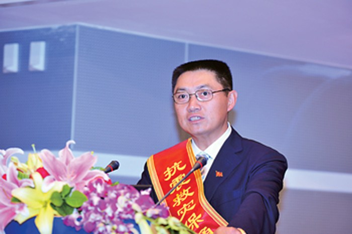 李华生于1959年1月，硕士研究生，在当地电信领域扎根很深，曾担任四川移动党组书记、董事长、总经理职务，在四川移动“一把手”的位置上稳坐十余年。类似在同一级公司坐镇如此长久，在中国移动体系内少有。