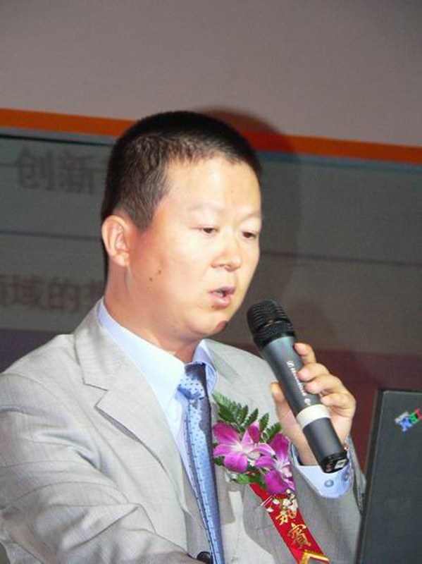 马力早年从广州移动的学徒做起，因为业绩突出，后来曾升任广州移动高管，后调任广东移动，最后进入中移动数据部，此前一直分管无线音乐基地在内的多项关键业务。　接近马力的人士说，马力做事缜密，对外低调，有很强的自我保护意识。