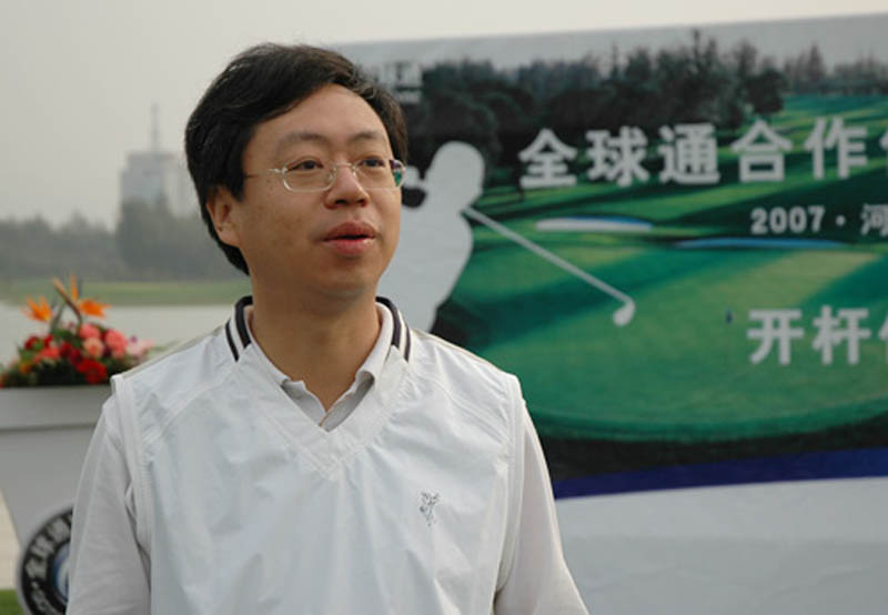 叶兵于2004年开始担任中国移动集团数据部部长，也是中国移动的第一任数据部长，2007年3月，中国移动成立139移动互联公司，叶兵出任CEO，2008年2月，叶兵出任卓望控股CEO。