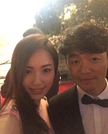 王宝强、马蓉昔日恩爱照（资料图）（来源：网易娱乐）