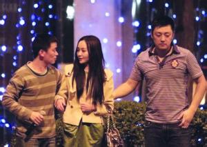 王宝强、妻子和经纪人宋喆（资料图）（来源：网易娱乐）