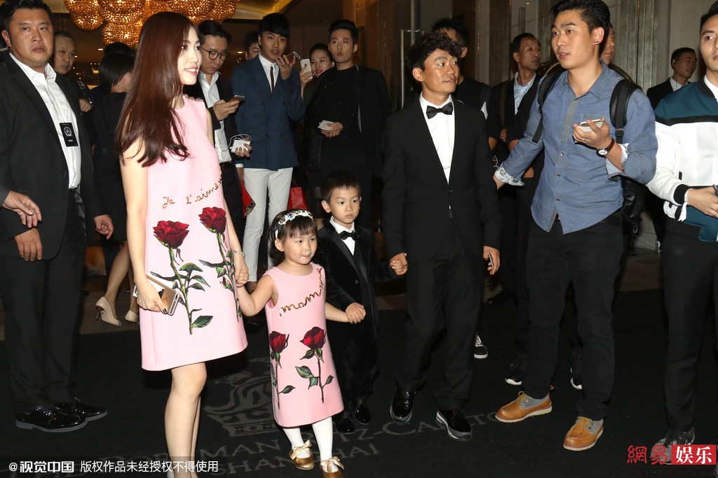 王宝强一家（资料图）（来源：网易娱乐）