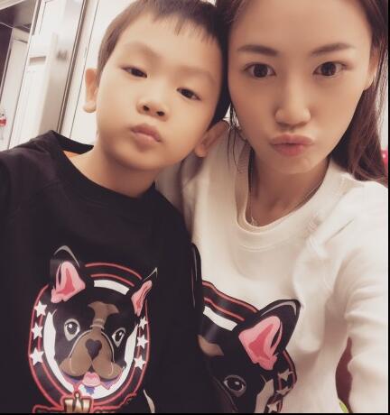 马蓉与儿子（资料图）（来源：网易娱乐）