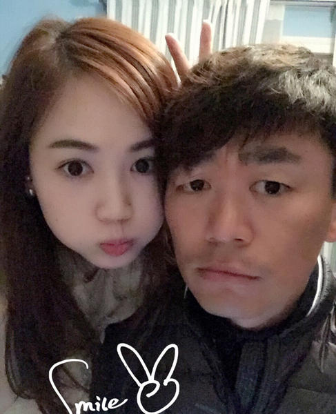 王宝强妻子医院陪床（资料图）（来源：网易娱乐）