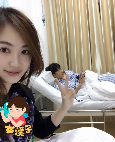 王宝强妻子医院陪床（资料图）（来源：网易娱乐）