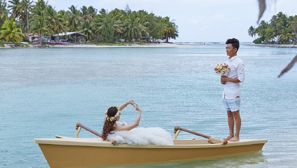 王宝强与老婆再拍婚纱照（资料图）（来源：网易娱乐）