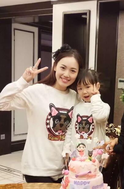 马蓉和女儿（资料图）（来源：网易娱乐）