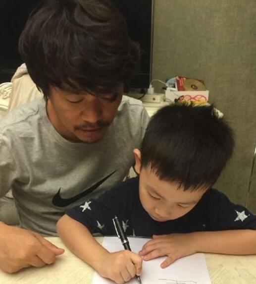 王宝强和马蓉儿子（资料图）（来源：网易娱乐）
