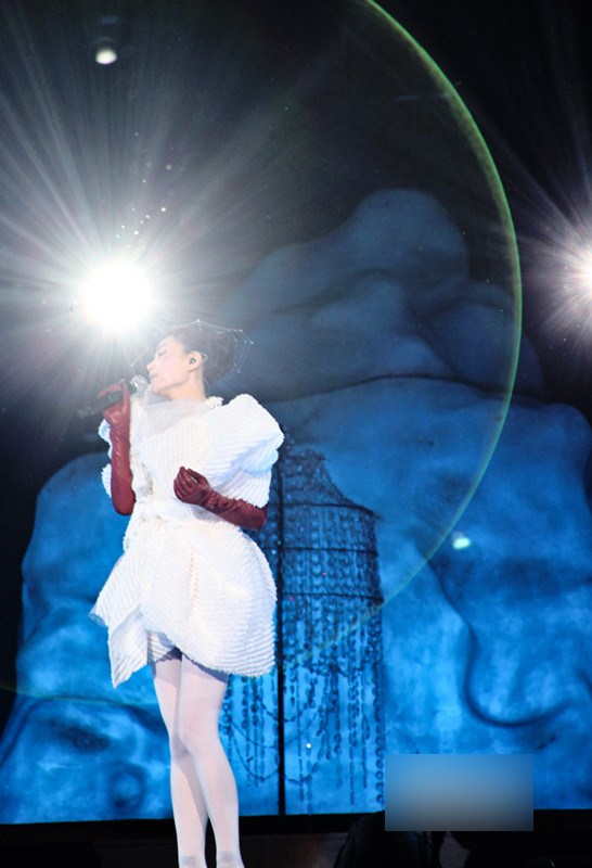 天后王菲，也是背景雄厚。王菲的祖父王兆民(曾用名王墨林)，在上个世纪40年代后期的中国政坛，曾显赫一时，官至国民政府立法院立法委员。王兆民毕业于北京大学国文系，和台湾名人李敖的爸爸是同班同学。