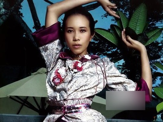 莫文蔚，香港演员、歌手。祖父莫理士，是香港英皇书院的创校校长和知名慈善家。