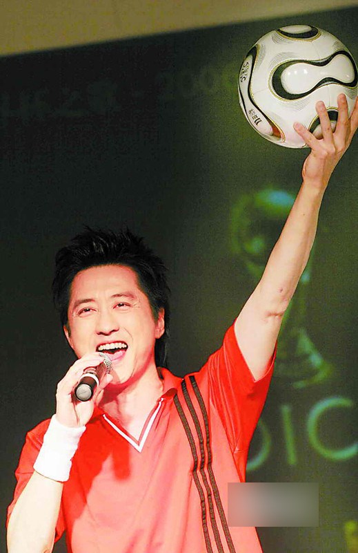 庾澄庆老家在云南墨江碧溪古镇，后举家迁到台湾。云南至今还很流行的重九云烟，就是庾澄庆的爷爷庾恩锡一手创办的。他开办了云南省规模最大的亚细亚烟草公司，云南第一家机制卷烟工厂。