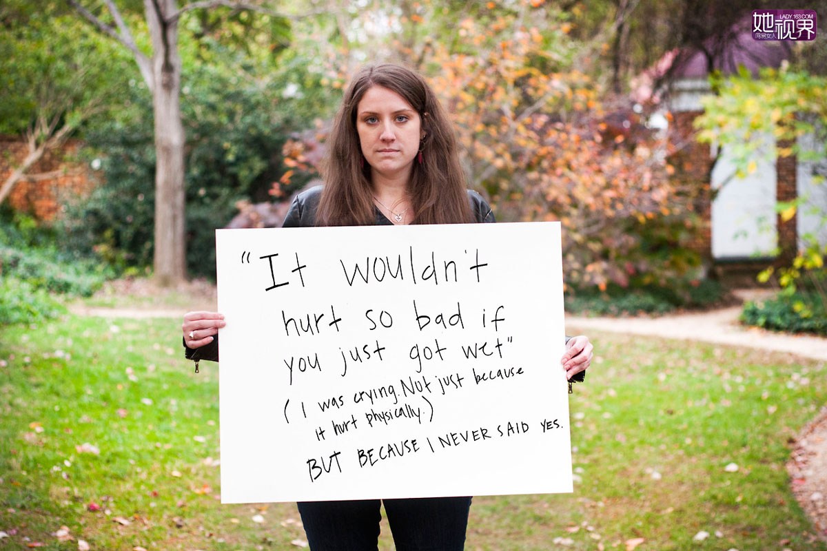 “你要是能湿起来就不会那么疼了。”（我当时在哭，不只是因为生理的疼痛，而是我从没说‘yes’）