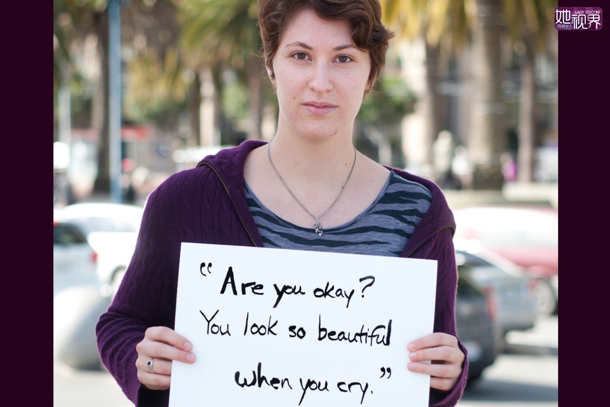 “你还好吗？你哭泣的时候好美。”