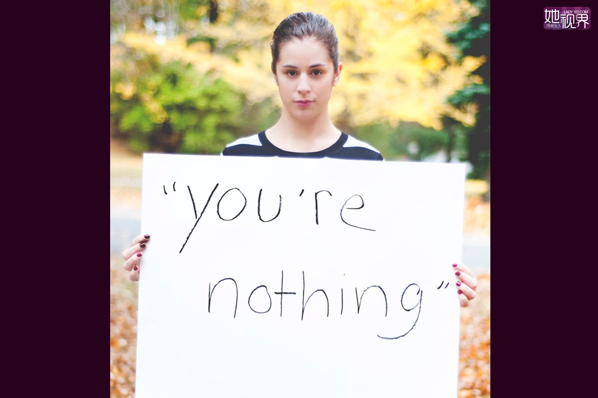 “你什么都不是。”