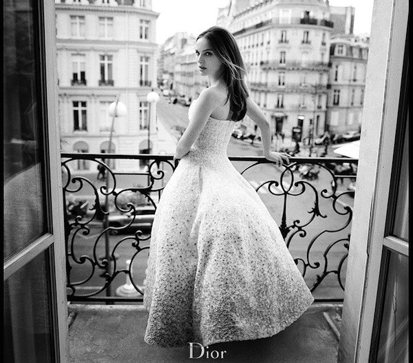 娜塔丽·波特曼迪奥香氛广告裸背秀性感