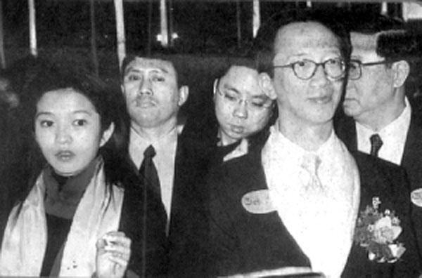 叶静子与梁锦松出席活动（来源：网易社区）