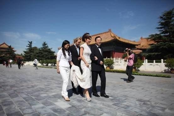 图为2009年9月9日，叶明子与父亲在一起（来源：网易社区）