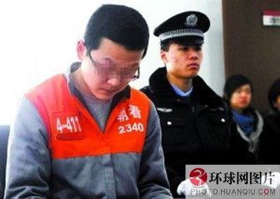 国内媒体2010年3月报道，在该某淫秽网站从事网络管理工作的两名主管和3名版主被石景山法院以传播淫秽物品罪，判处一年两个月至10个月不等的有期徒刑。在获刑人员中，3人为大学文化程度，其中1人为海归硕士。据了解，27岁的段某在一家科技公司担任软件开发员。他和陈某、徐某、王某在工作之余兼职担任淫秽网站版主，没有任何经济利益，也没有报酬，只是为了有权看更多淫秽图片和视频。（来源：中国网）