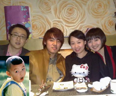 宫傲,20世纪90年代中国著名电视童星，以“瓦片头”的形象而家喻户晓。参与主持《七巧板》、《大风车》、《小神龙俱乐部》等儿童节目。小时候还看过他主持的节目呢?现在的他变得是阳光帅气。孩时的小女生有机会可以嫁个他咯！