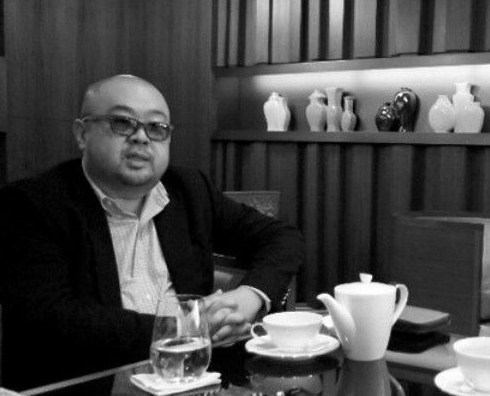 金正男的第三夫人也居住在澳门，但是媒体对这位女性的一切信息都处于模糊之中，甚至连姓氏都不太清楚。金正男曾回忆：“但是，我去留学以后，异母兄弟正哲、正恩及妹妹出生，父亲大人的感情好像开始向弟妹们倾斜。”正男说，“我完全成长为资本主义青年，回到朝鲜时，父亲似乎对我有所警惕”，“大概是我背叛了父亲大人的期待吧！”由于他的这些“卖国”行为，差点给他带来遭暗杀的风险。