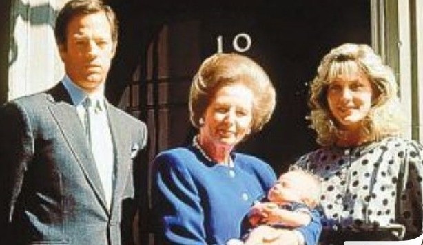 2005年9月，马克·撒切尔是撒切尔的儿子，他和妻子戴安娜由于“感情破裂无法挽回”为由提出了离婚申请。戴安娜称他是自大的“花花公子”，还是个离开母亲就活不下去的人。