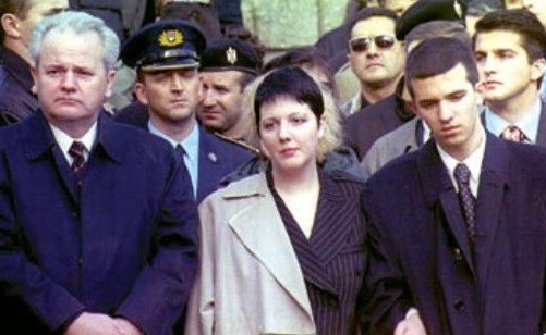 前南联盟总统米洛舍维奇的儿子马科也不是个省心的主儿，他一直官司缠身。马科在前南斯拉夫臭名昭著，拥有20辆豪华轿车，而他母亲的富豪朋友们纷纷提供资金给他做“生意”，主要是走私香烟、酒等商品。