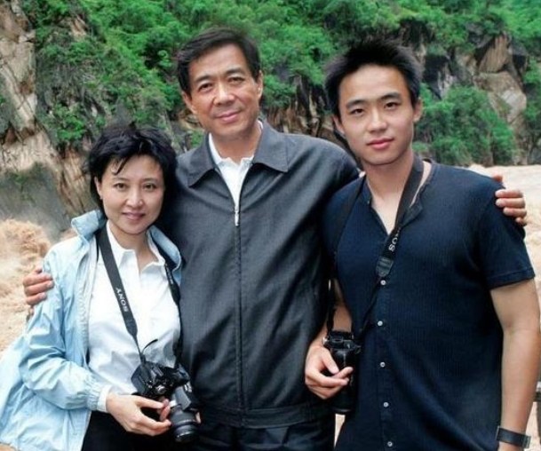 各国的领导人都有自己的子女，有的勤奋好学成为父母的得力助手，但是有的却花天酒地给自己的父母带来了很坏的影响。这组图片让网友了解世界各国领导人的“败家子女”。