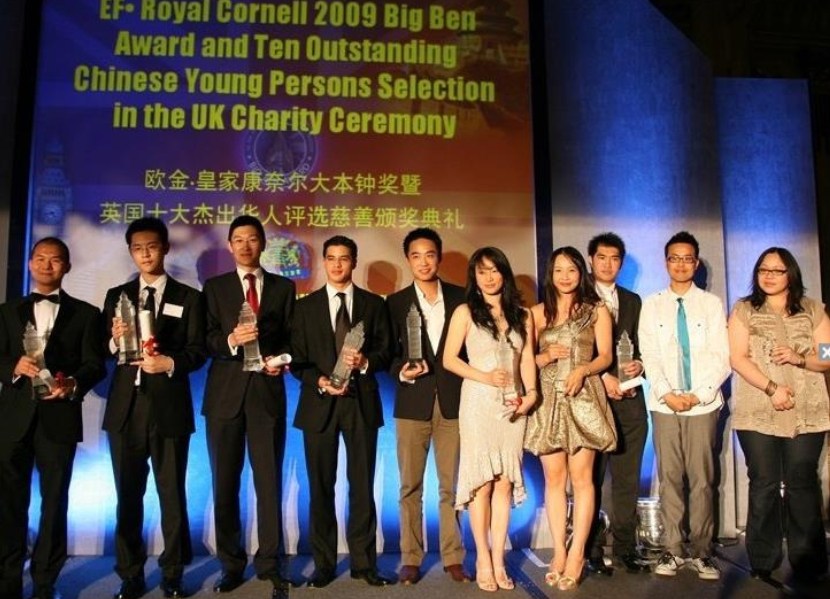 各国的领导人都有自己的子女，有的勤奋好学成为父母的得力助手，但是有的却花天酒地给自己的父母带来了很坏的影响。这组图片让网友了解世界各国领导人的“败家子女”。