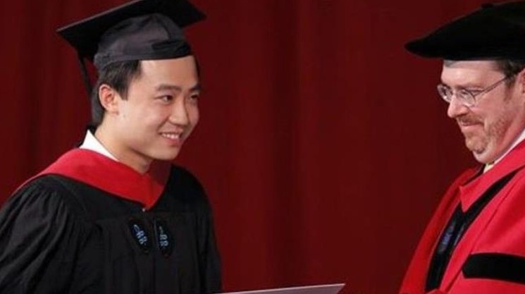 各国的领导人都有自己的子女，有的勤奋好学成为父母的得力助手，但是有的却花天酒地给自己的父母带来了很坏的影响。这组图片让网友了解世界各国领导人的“败家子女”。