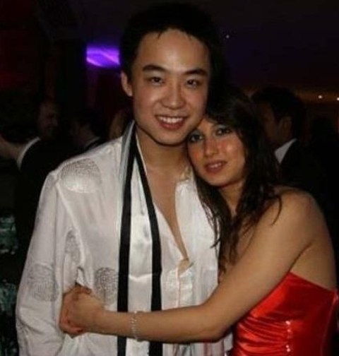 各国的领导人都有自己的子女，有的勤奋好学成为父母的得力助手，但是有的却花天酒地给自己的父母带来了很坏的影响。这组图片让网友了解世界各国领导人的“败家子女”。