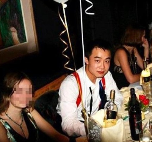 各国的领导人都有自己的子女，有的勤奋好学成为父母的得力助手，但是有的却花天酒地给自己的父母带来了很坏的影响。这组图片让网友了解世界各国领导人的“败家子女”。