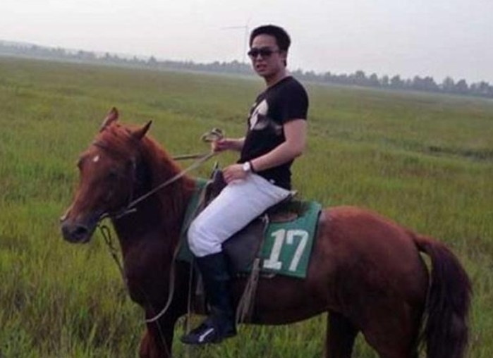 各国的领导人都有自己的子女，有的勤奋好学成为父母的得力助手，但是有的却花天酒地给自己的父母带来了很坏的影响。这组图片让网友了解世界各国领导人的“败家子女”。