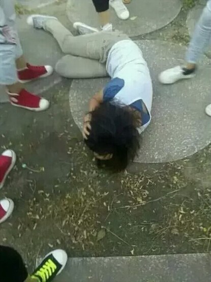 “多情菇凉i”转发“闯他心房占心为王”的说说，并评价“哈哈，真爽”。在与网友聊天中，其自称晋源区人，名叫段某某。其QQ资料显示职业为“在校学生”，学校系“晋源一中”。目前，其QQ空间已关闭，手机也已经关机。