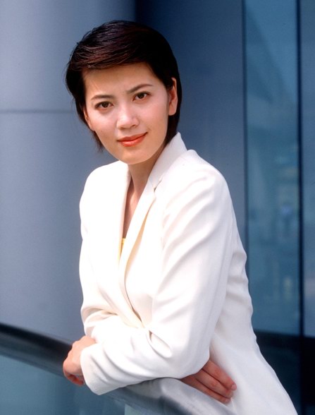 离开央视后的沈冰已经从政，以中央政法委信息中心副主任身份现身海淀法院调研工作。