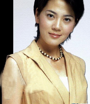 沈冰在2001年进入央视，2005年达到事业巅峰时从荧屏消失，外传是因怀孕生子。她在2007年复出，自2008年奥运会后渐渐淡出人们视野。2012年，她再度出现在公众视野，以中央政法委信息中心副主任身份现身海淀法院调研工作。