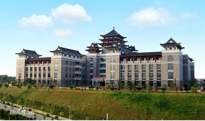 人们会认为，殡仪学院就是一个死气沉沉的地方。然而长沙民政学院殡仪学院却和其他高校没什么区别，也是大楼，也有大师，也是一个美丽的所在。